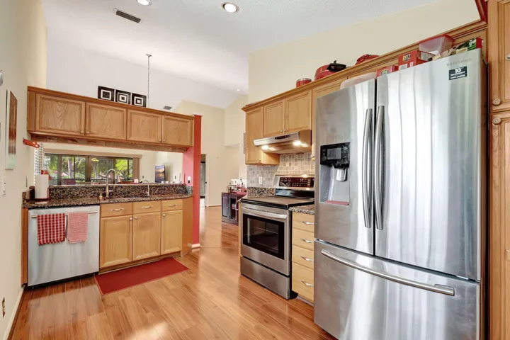 6 KITCHEN 1