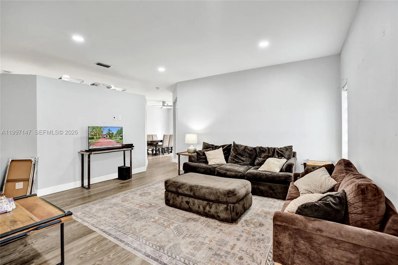DEN/FAMILY ROOM