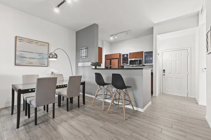 15 Dining Room 01