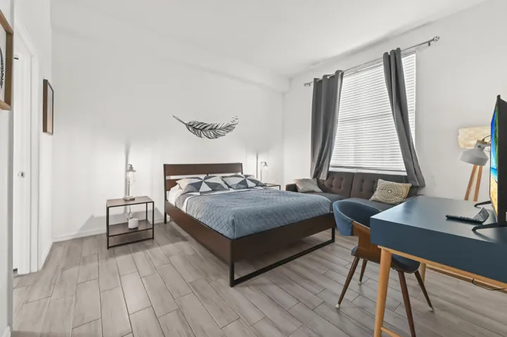 16 Bedroom 01
