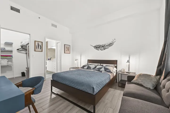 17 Bedroom 02