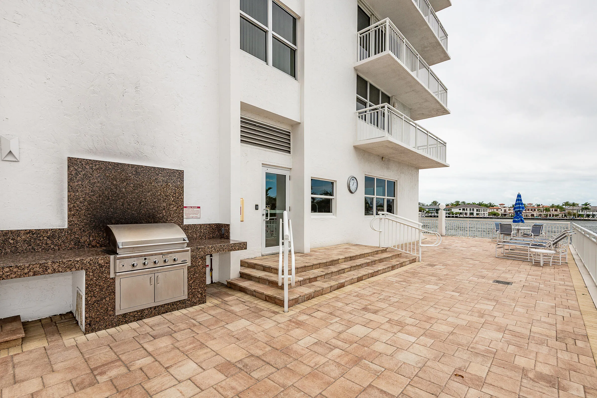 OUTDOOR GRILLING AREA