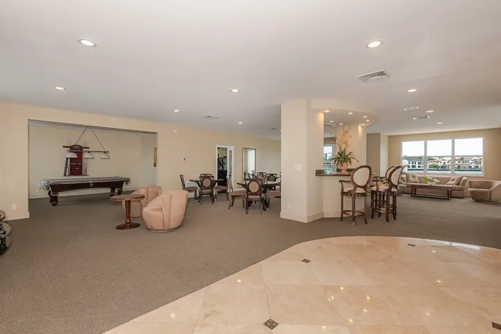 CLUB ROOM