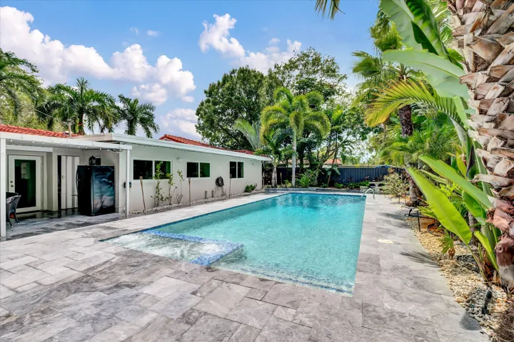 38-2633 NE 3rd Avenue-38