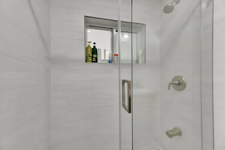 53-2633 NE 3rd Avenue-53