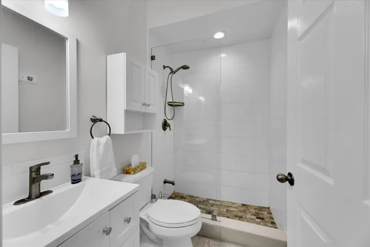 24-2633 NE 3rd Avenue-24