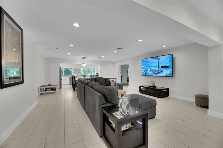 05-2633 NE 3rd Avenue-5