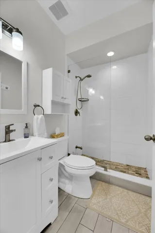 25-2633 NE 3rd Avenue-25