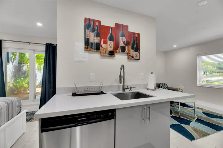 47-2633 NE 3rd Avenue-47