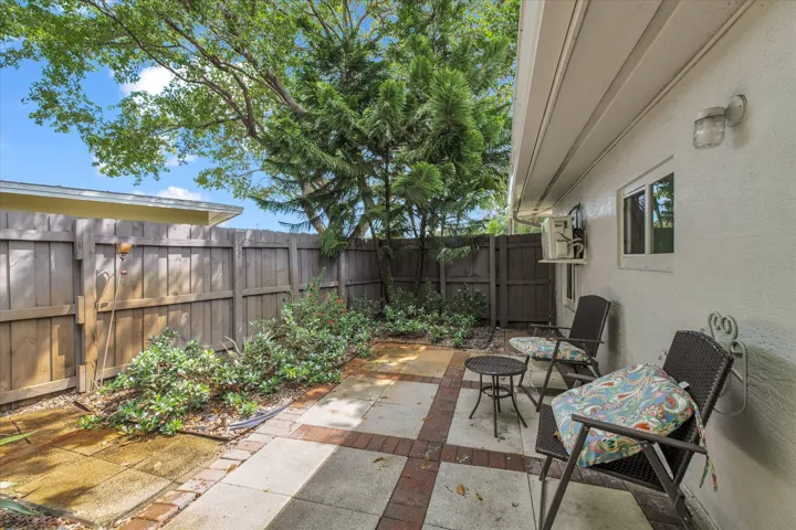 55-2633 NE 3rd Avenue-55