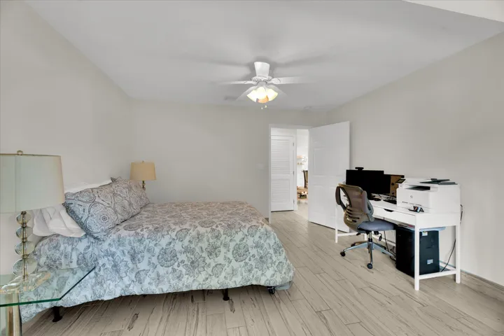 33-2633 NE 3rd Avenue-33