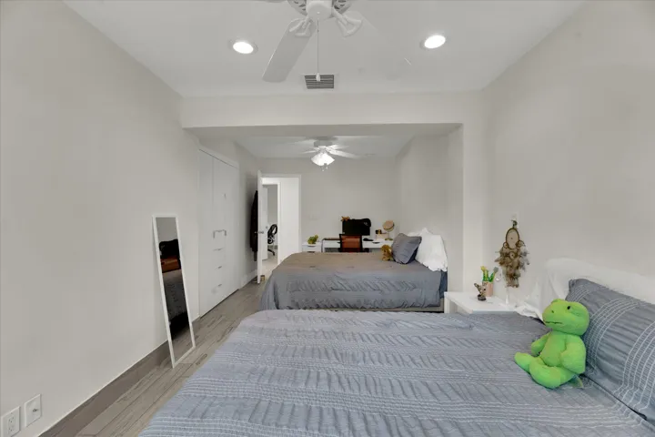 28-2633 NE 3rd Avenue-28