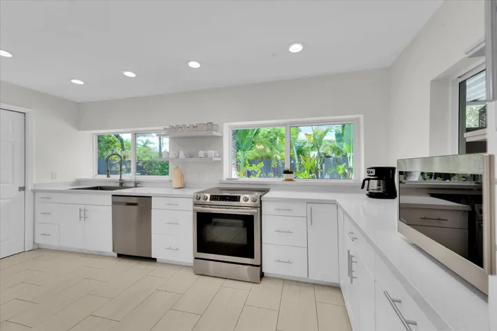12-2633 NE 3rd Avenue-12