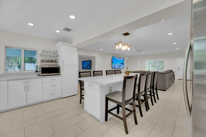 11-2633 NE 3rd Avenue-11
