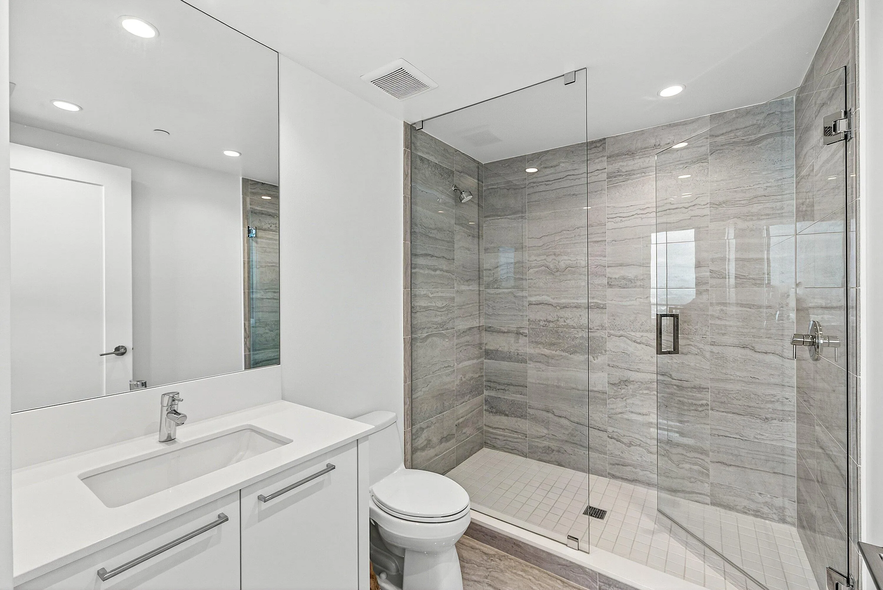 Guest Suite 2 Bathroom