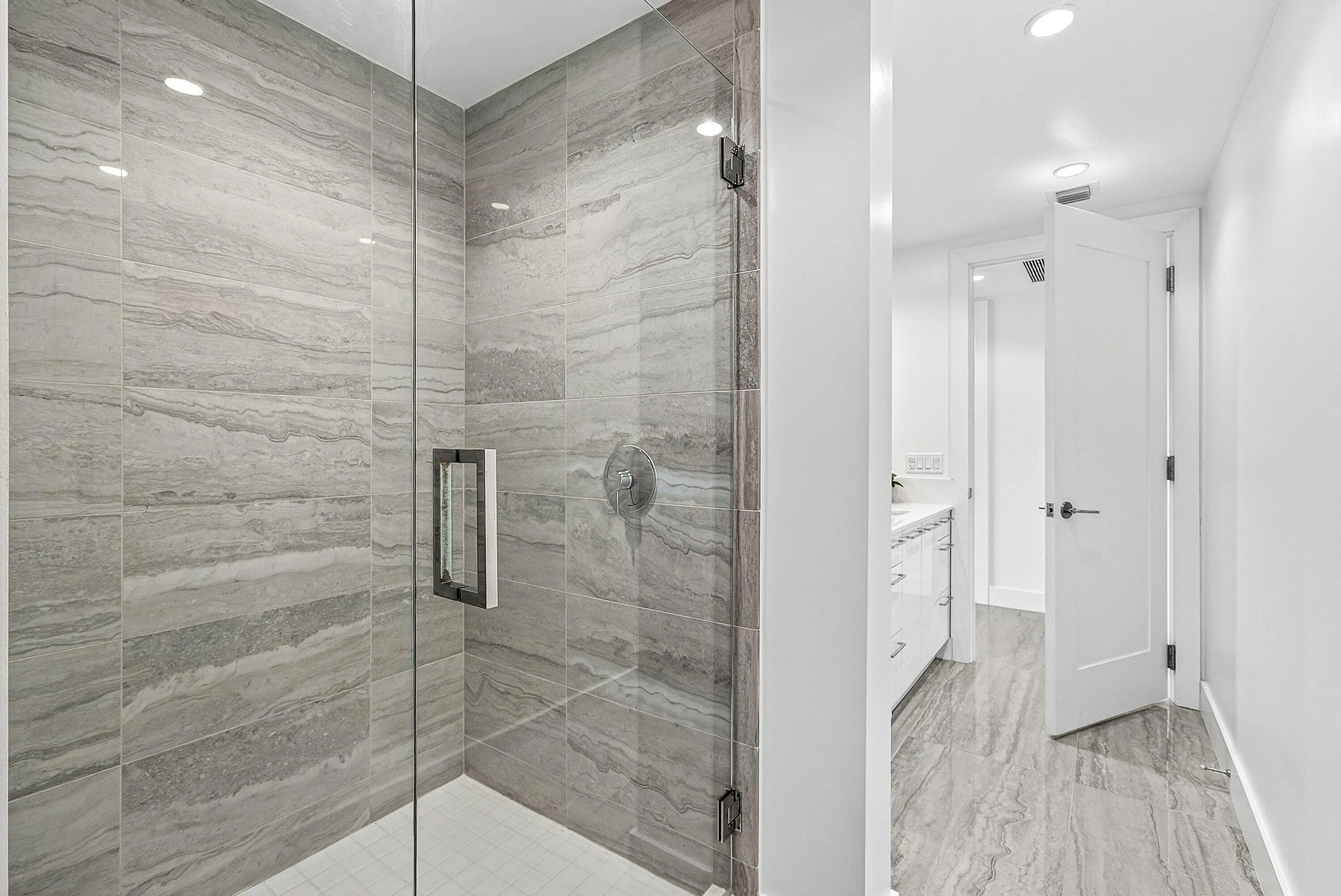 Full guest bathroom