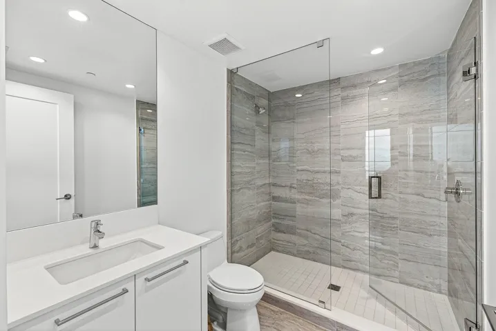 Guest Suite 2 Bathroom