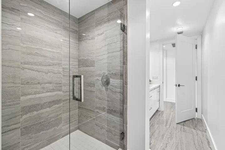 Full guest bathroom