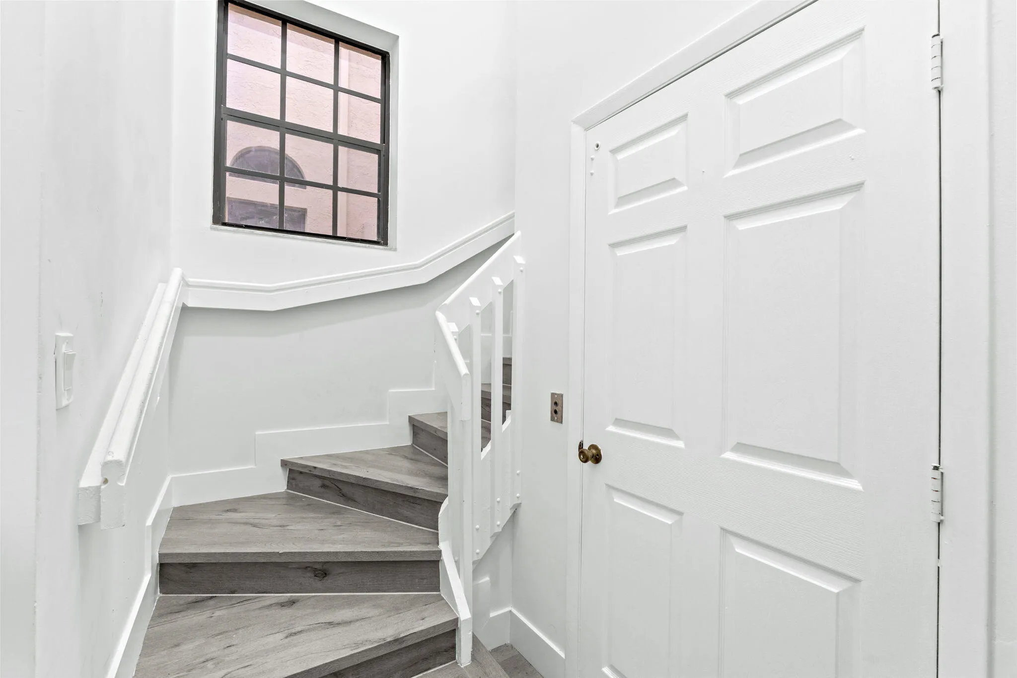 3-web-or-mls-A7400942