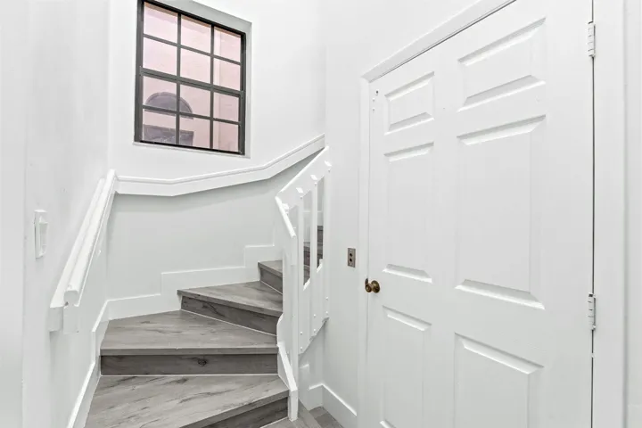 3-web-or-mls-A7400942