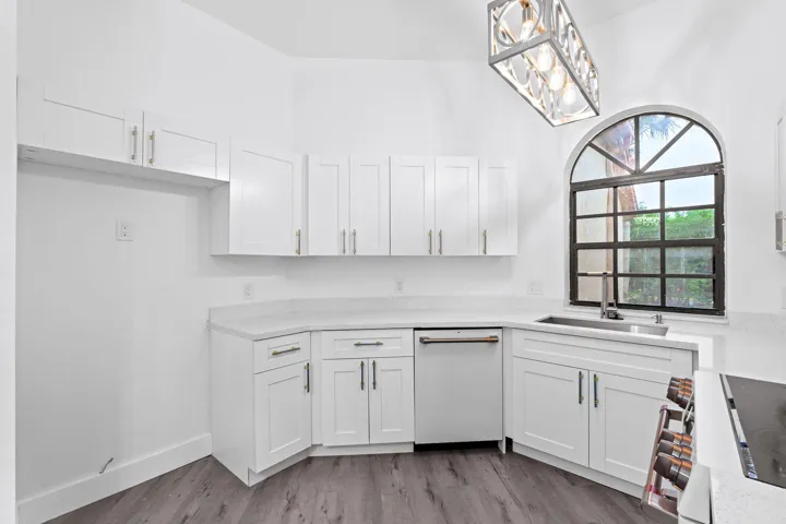 12-web-or-mls-A7400972
