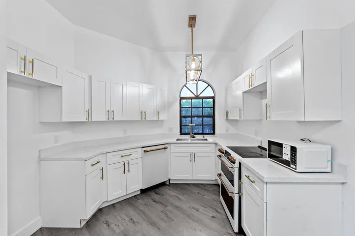 10-web-or-mls-A7400966