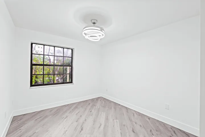 16-web-or-mls-A7400981