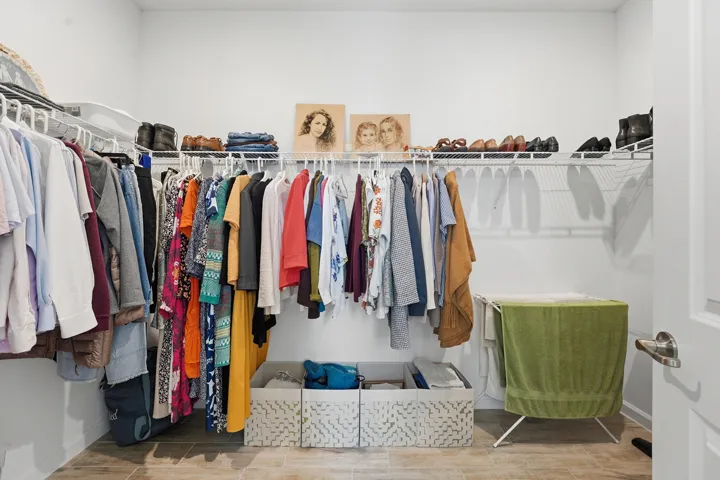 Walk-in-closet