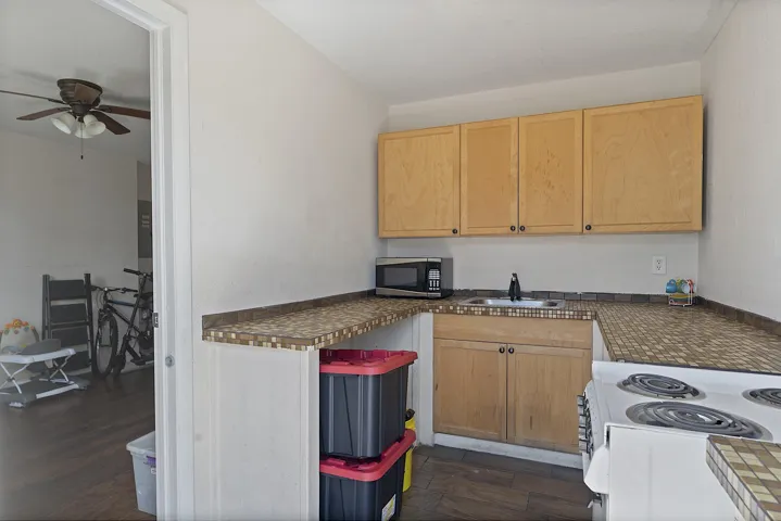 1002 S k St - 220