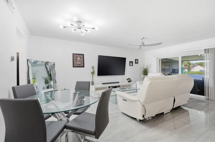 Dining/ Living Room