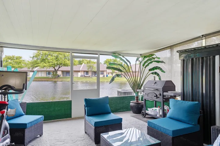 Large Outside Screened in Patio