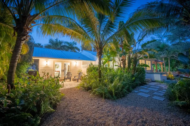 547 SW Riverview St, Stuart, FL 34994 -