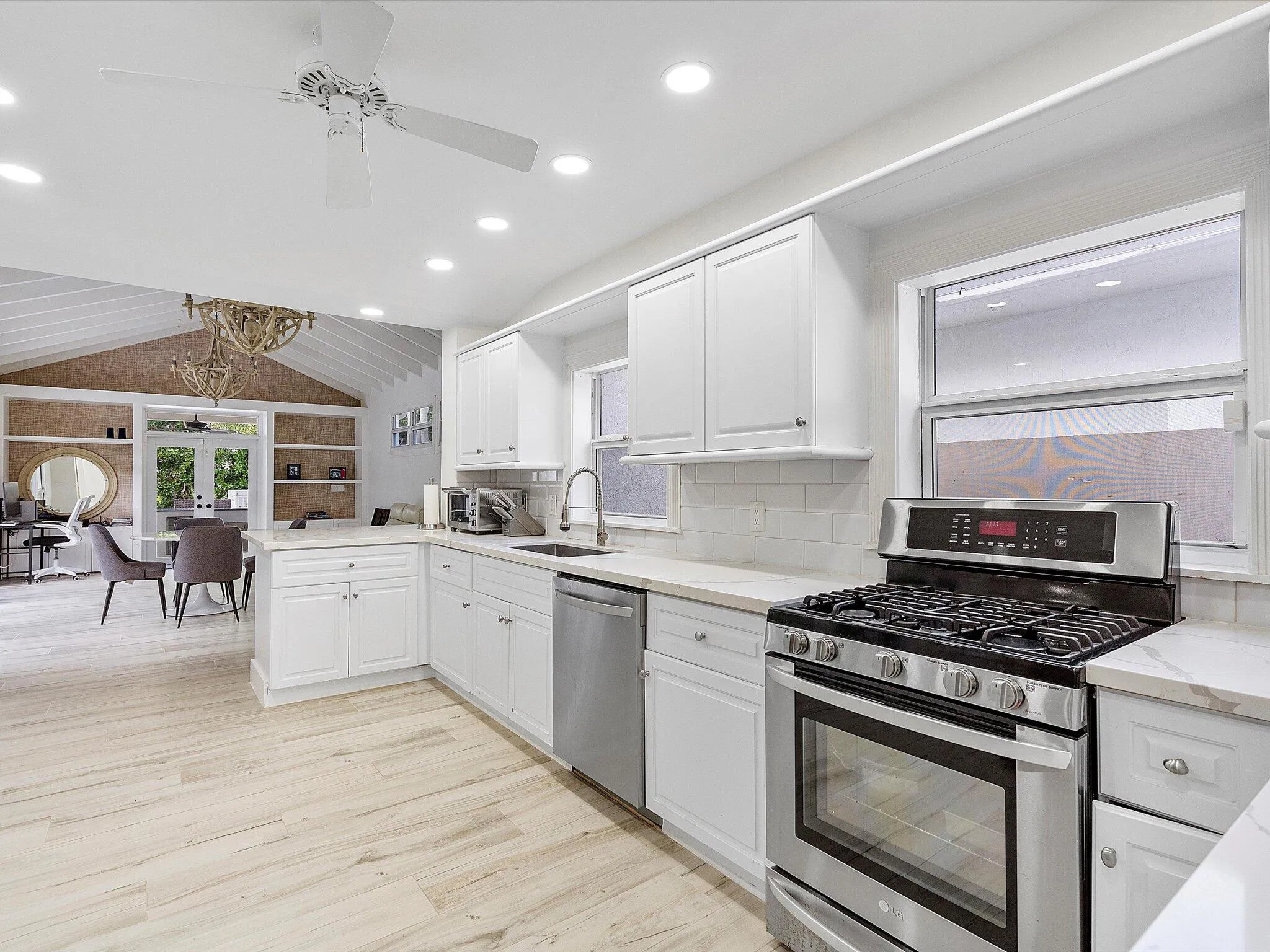 14-411 Poinciana Dr_014