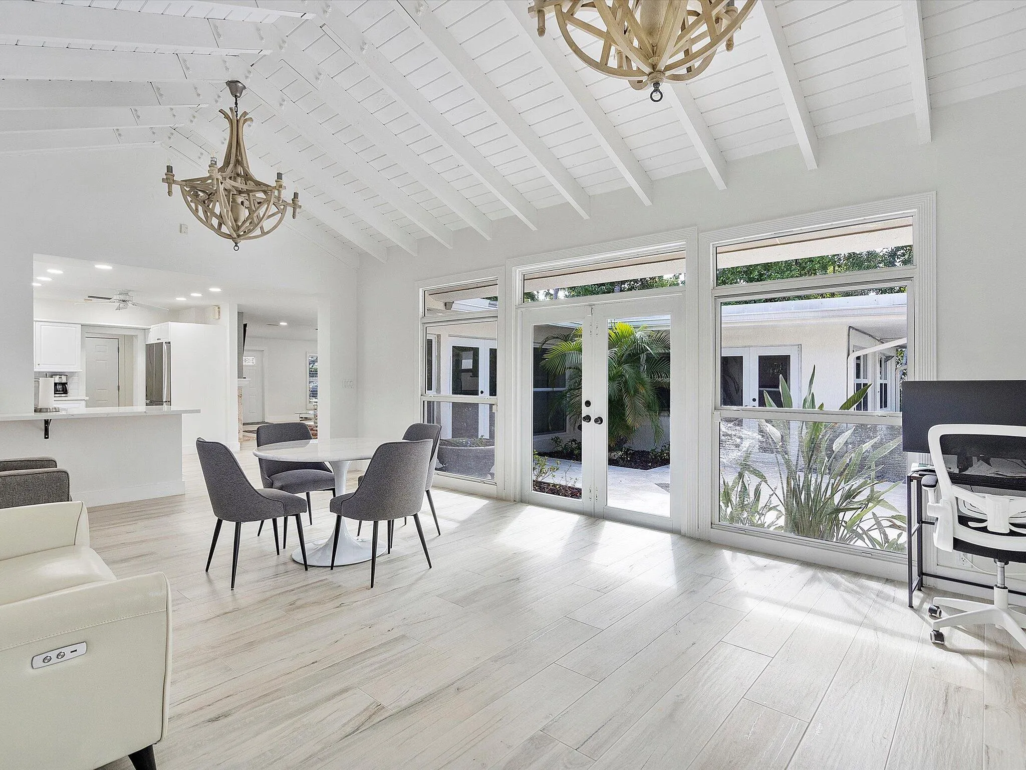 19-411 Poinciana Dr_019