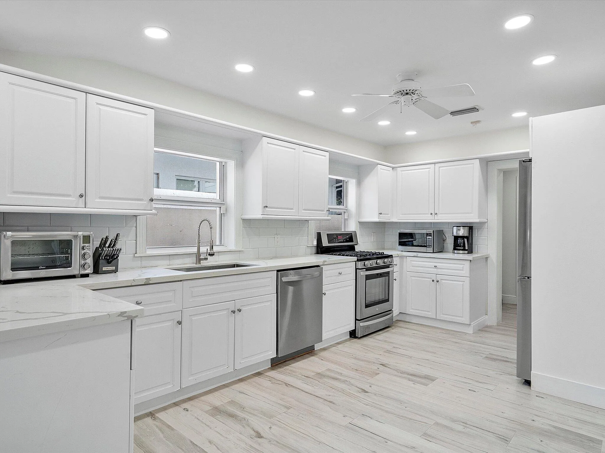 09-411 Poinciana Dr_009