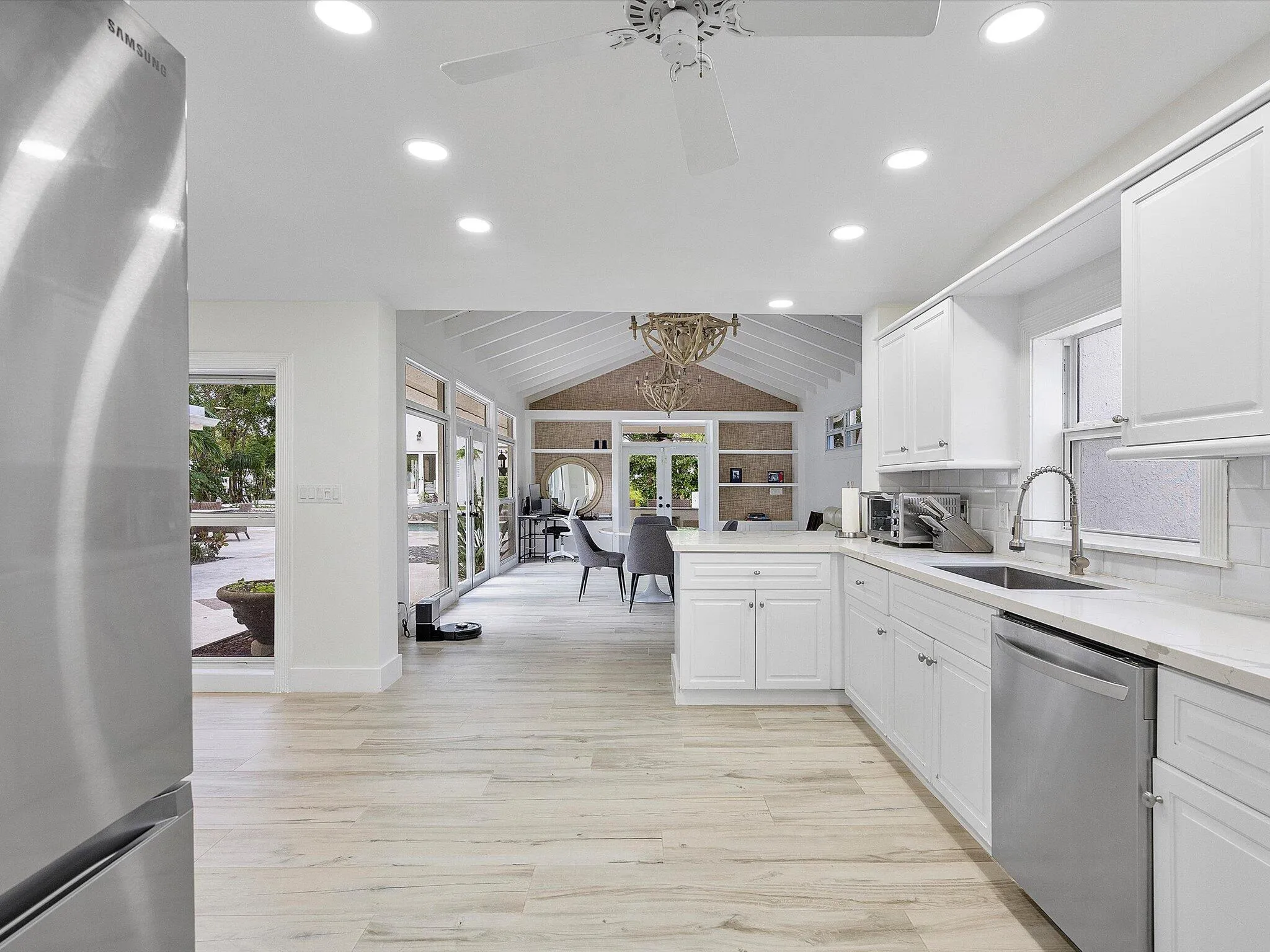 15-411 Poinciana Dr_015