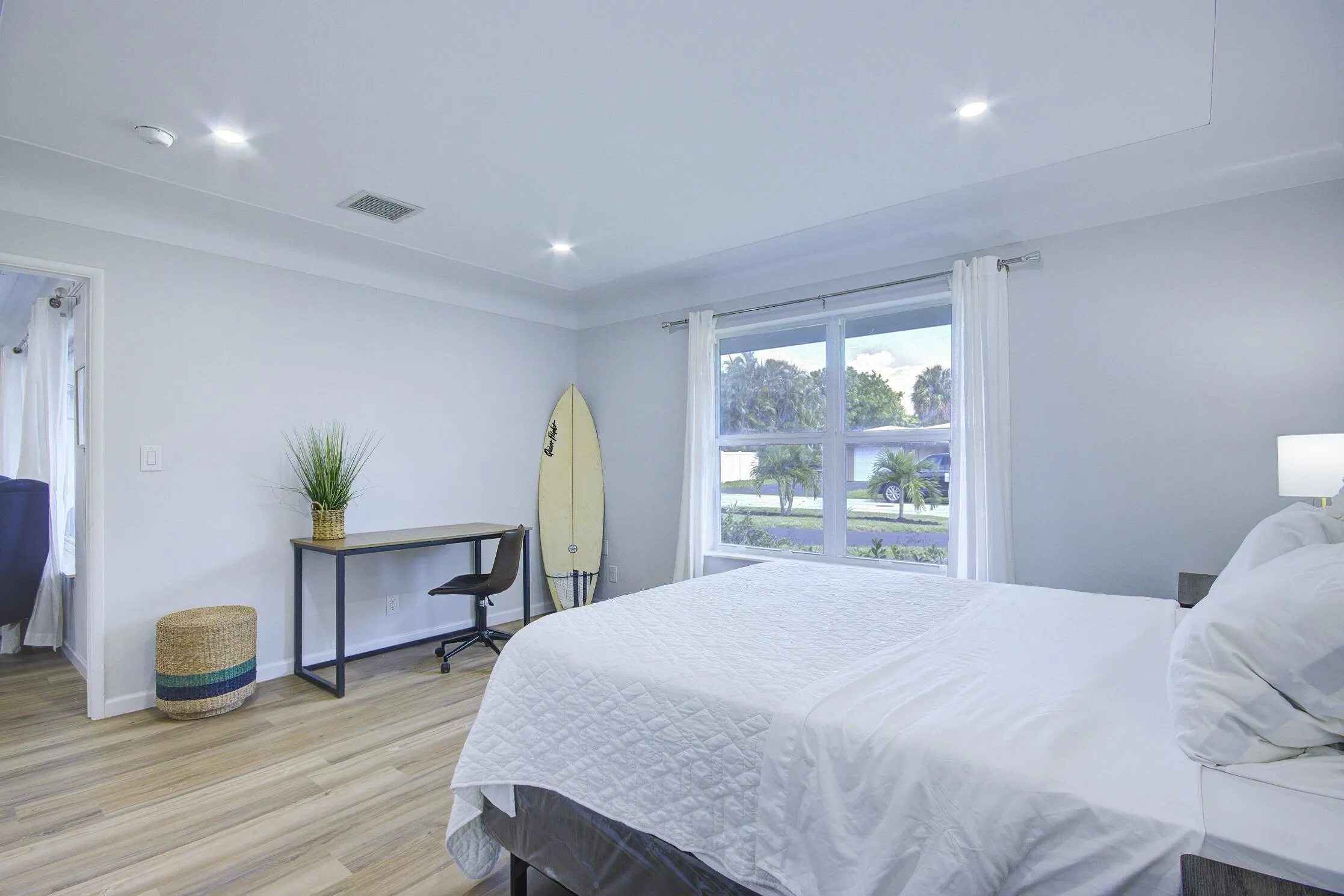 1950 front bedroom queen 2