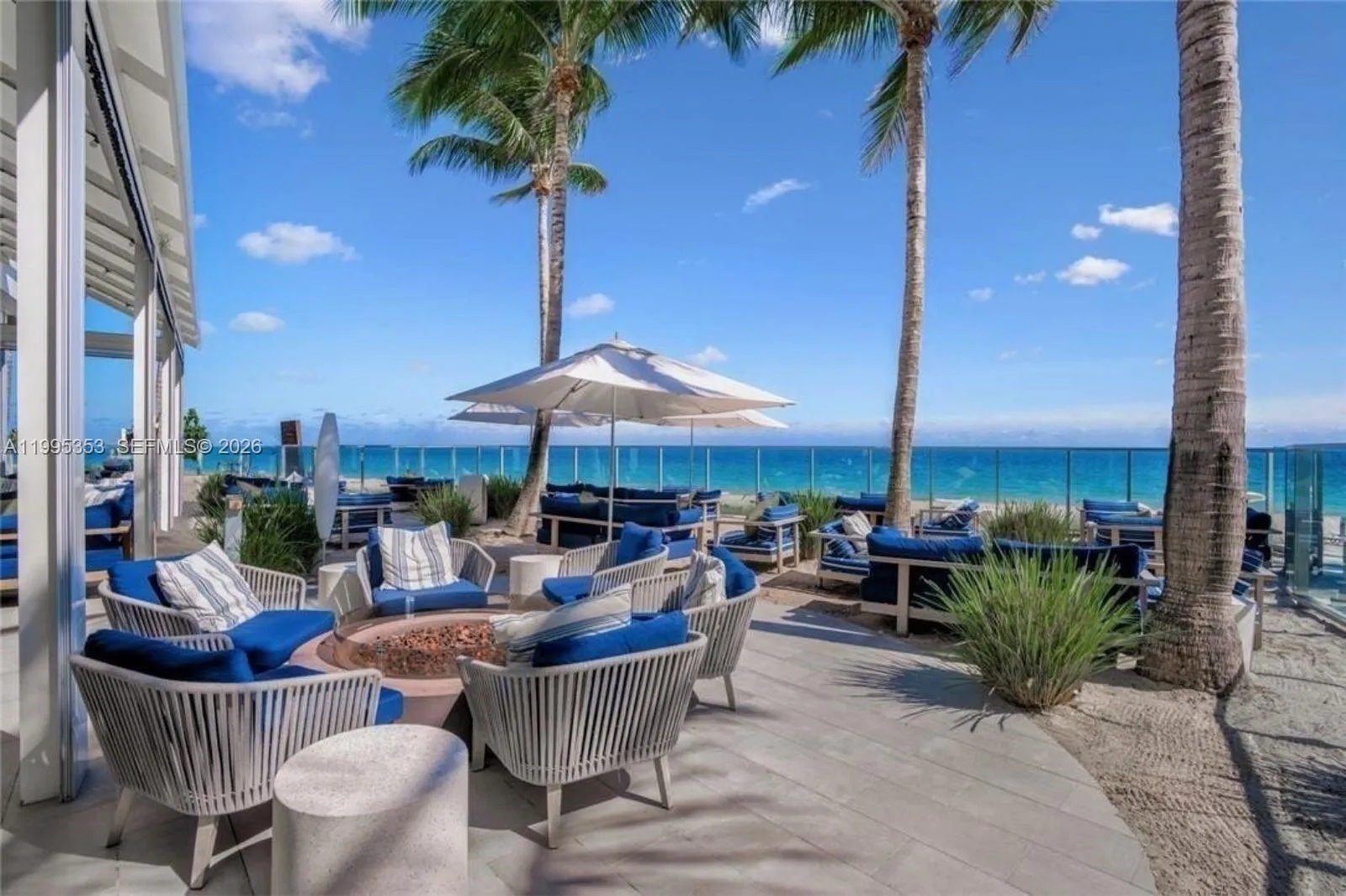 BEACHSIDE DINING AT DEL MAR. RESIDENTS RECEIVE 10% OFF