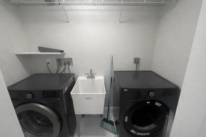 2800 laundryroom