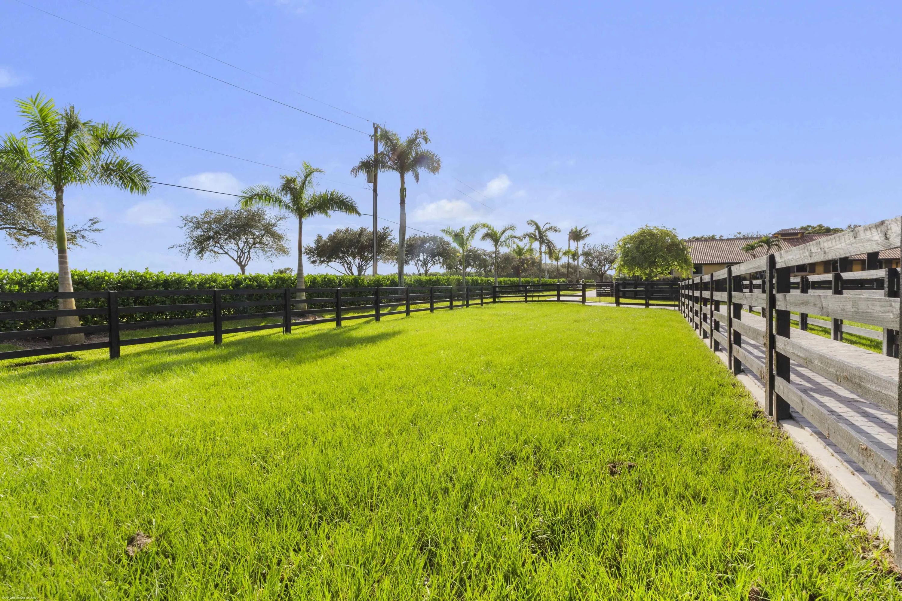 4985 Stables Way 085