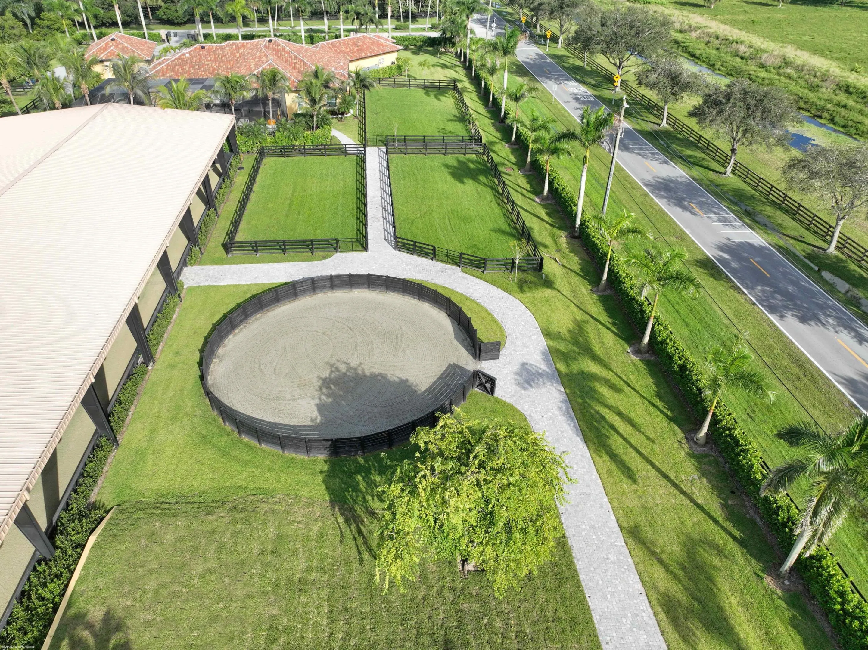 4985 Stables Way 069