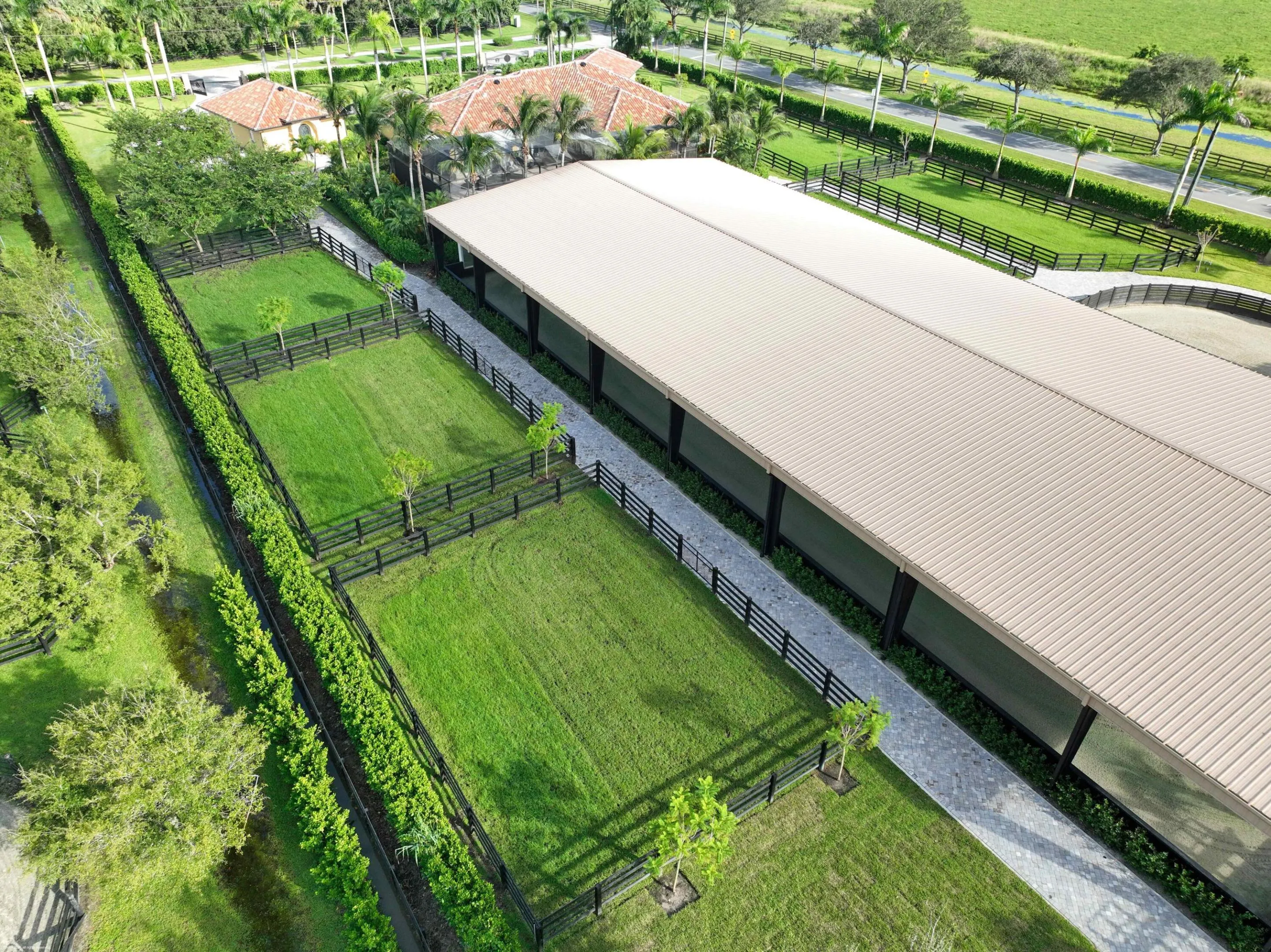 4985 Stables Way 073