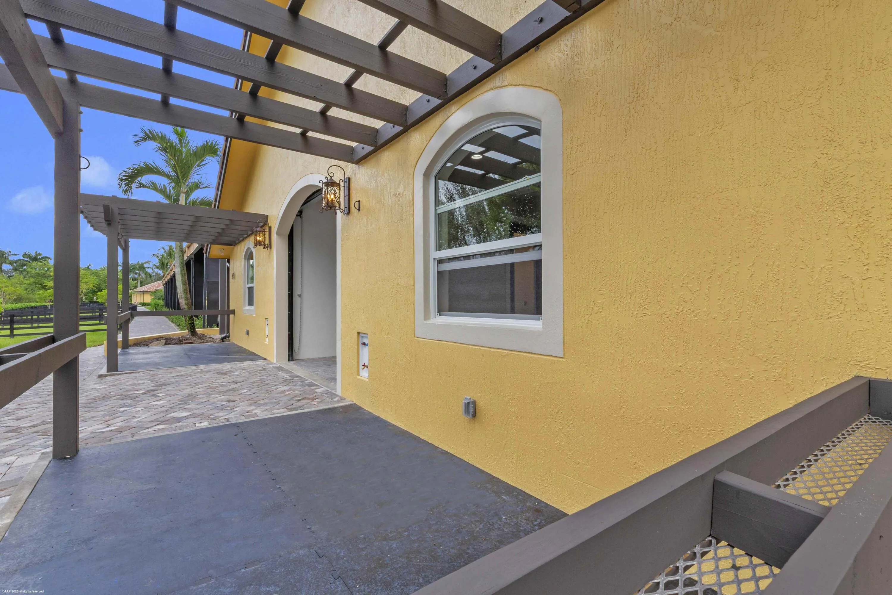 4985 Stables Way 011