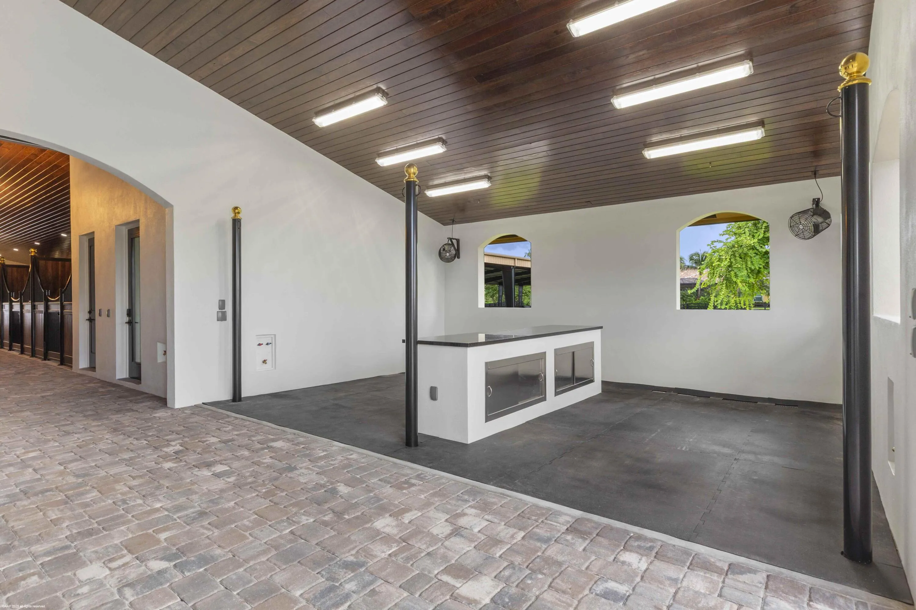 4985 Stables Way 021