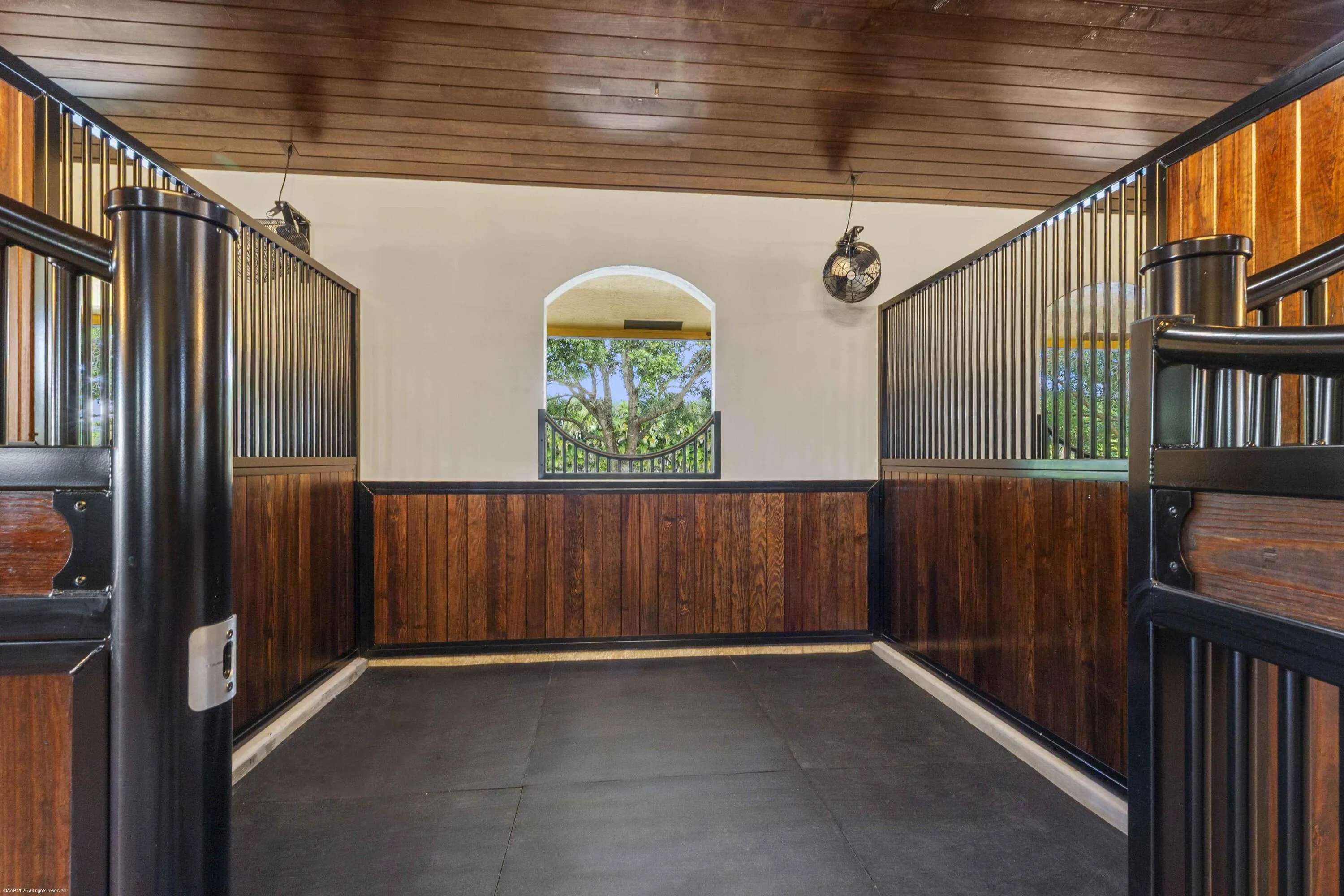 4985 Stables Way 016