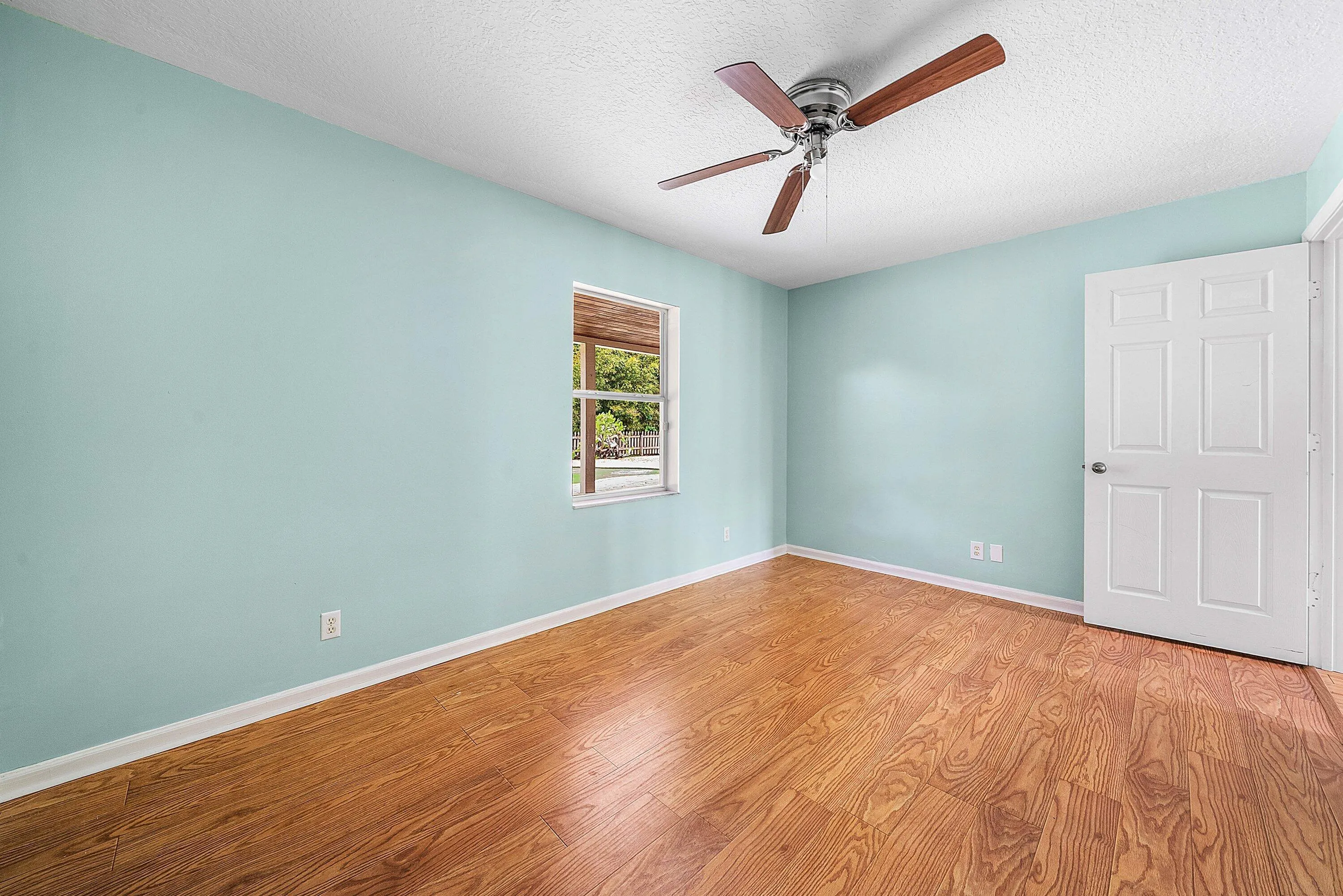 024-1232589thPlaceNorth-WestPalmBeach-FL