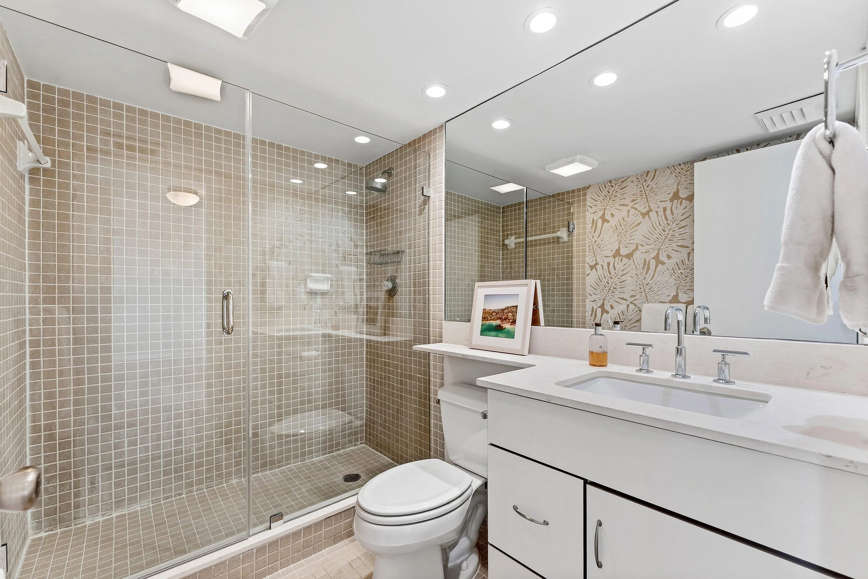 14-021-Guest Bath
