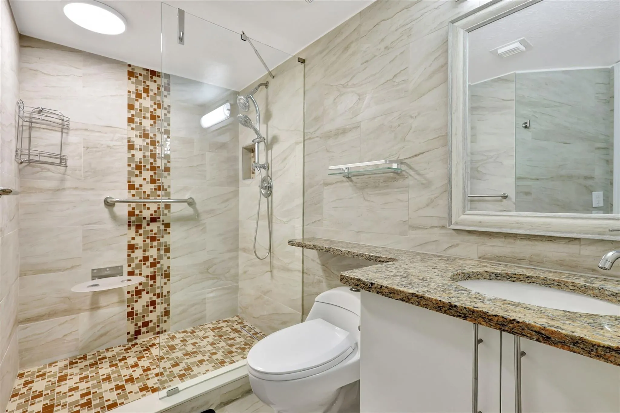 Fully Renovated Primary En-suite Bathroom