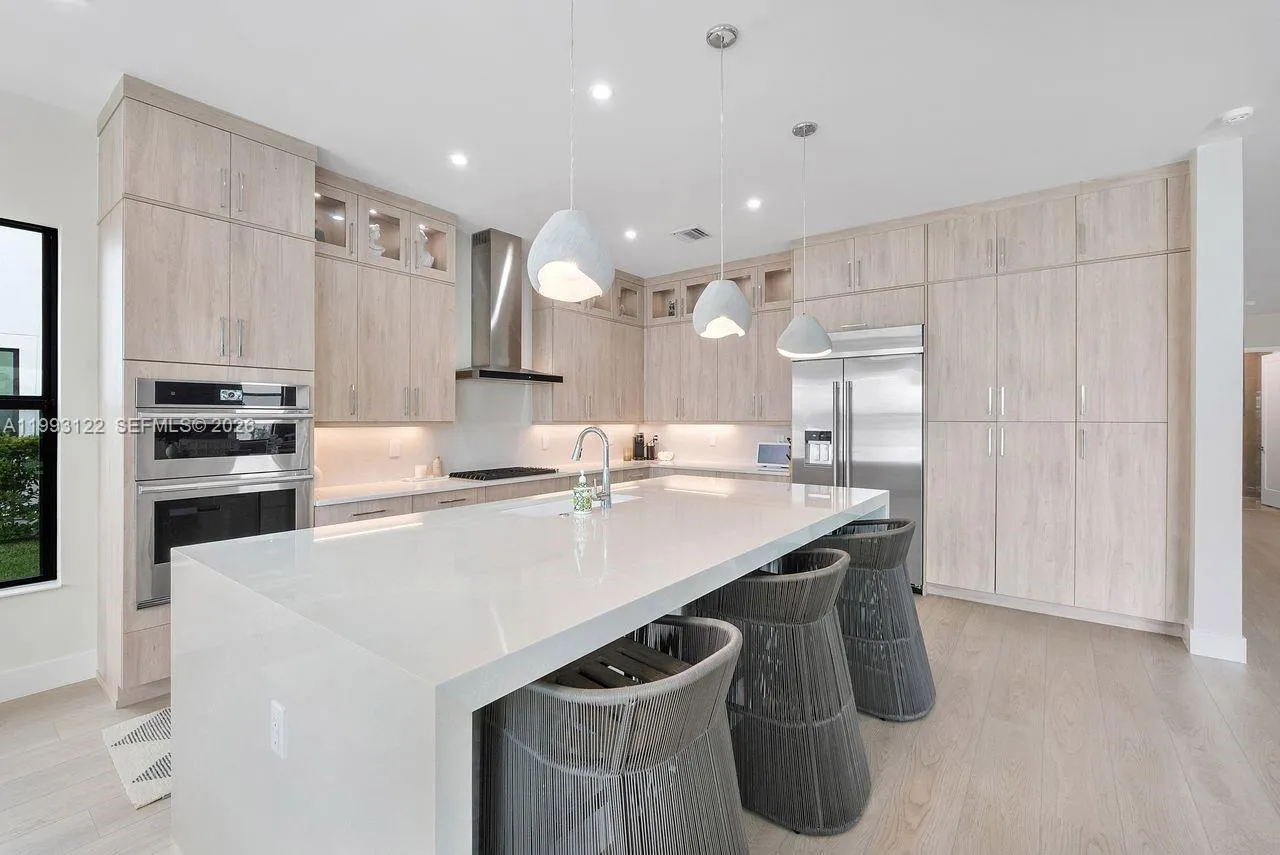 Quartz Counters with upgraded island