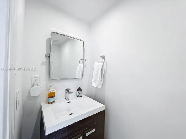 Upper Guest Bath